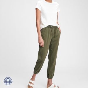 Ribbed Pull-On Joggers with Washwell